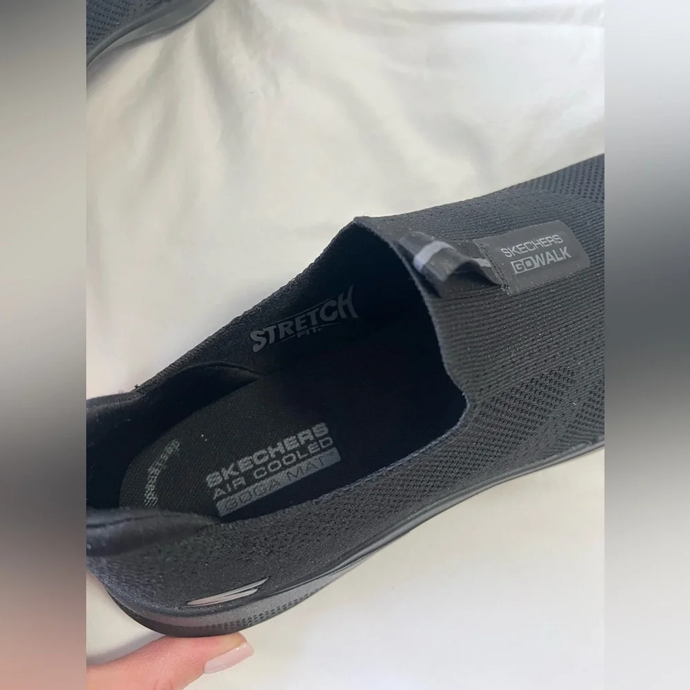 Skechers | Men's SZ 9 | Go Walk Air Cooled Black Comfort Slip-On Shoes | New - Picture 5 of 6